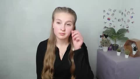 Elena online show from November 4, 1:45 pm