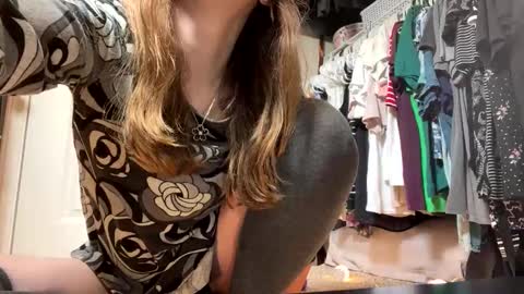 Elenore Hoesevelt online show from September 23, 3:22 am