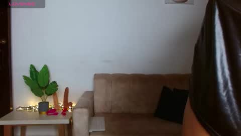 eletrabrowns online show from February 25, 10:52 am