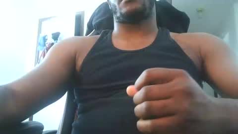 Snapshot of eli31toogood chatting on February 26, 10:15 pm eli31toogood online show from February 26, 10:15 pm