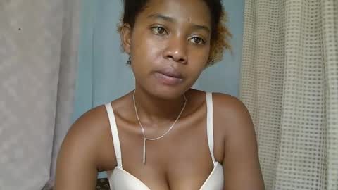 elia011 online show from February 23, 7:44 am