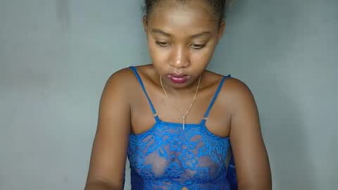 elia011 online show from February 4, 10:13 pm