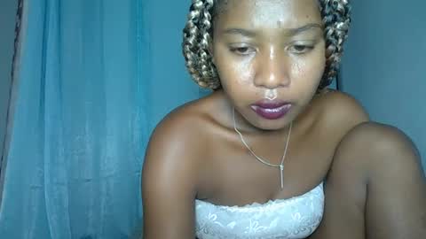 elia011 online show from January 18, 6:43 pm