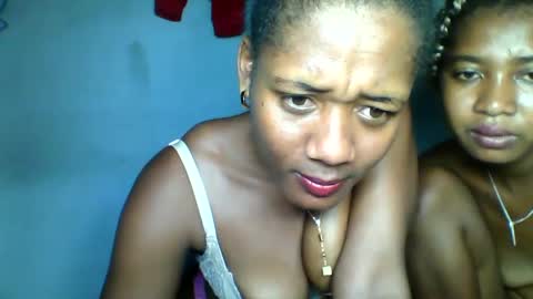 elia011 online show from January 25, 8:00 pm