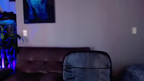 Snapshot of elian_craig chatting on December 19, 8:23 pm Elian online show from December 19, 8:23 pm