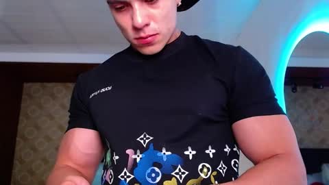 Snapshot of elian_craig chatting on September 12, 7:05 pm Elian online show from September 12, 7:05 pm