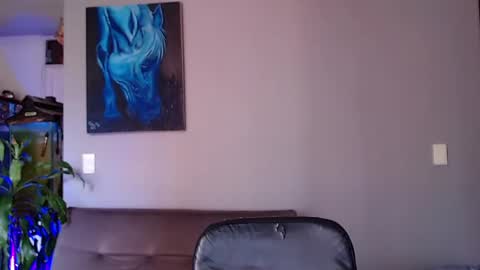 Snapshot of elian_craig chatting on December 5, 5:01 pm Elian online show from December 5, 5:01 pm