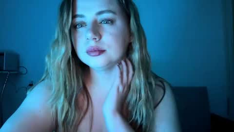 Louise online show from May 8, 9:42 pm