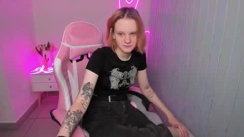 elieiza_xo online show from October 12, 3:43 am