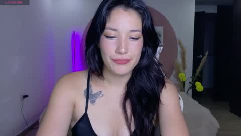 eliiih_ online show from April 7, 2:13 am