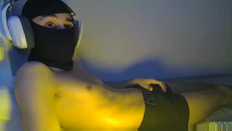 eliotta321 online show from February 15, 9:35 pm