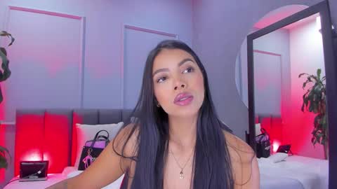 Elisa online show from December 4, 8:30 pm