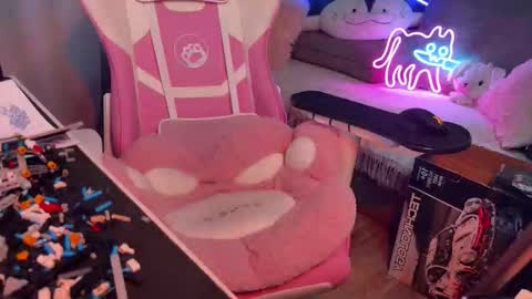 Elisa North online show from October 4, 6:17 pm