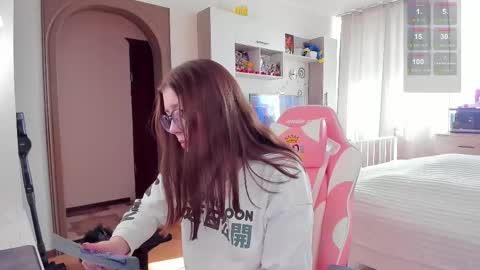 Elise    online show from February 28, 10:30 am