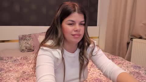 Elly online show from February 2, 9:00 pm