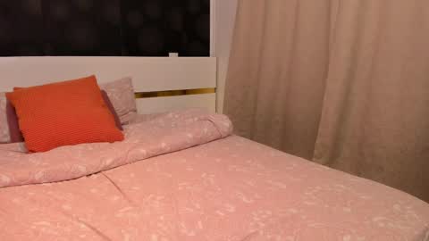 Elly online show from April 9, 8:25 pm