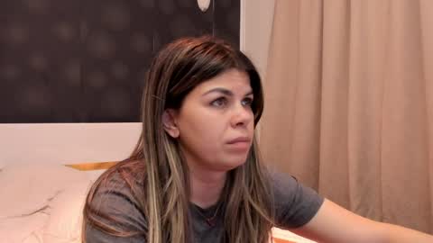 Elly online show from March 8, 8:35 pm