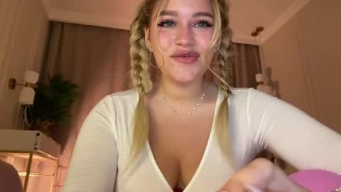 Stephanie online show from May 28, 9:13 pm
