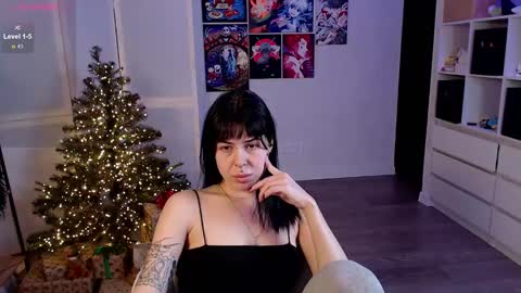 Snapshot of eliza_benet_ chatting on December 16, 4:38 pm Ari online show from December 16, 4:38 pm