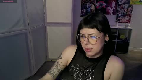 Ari online show from April 14, 1:47 pm