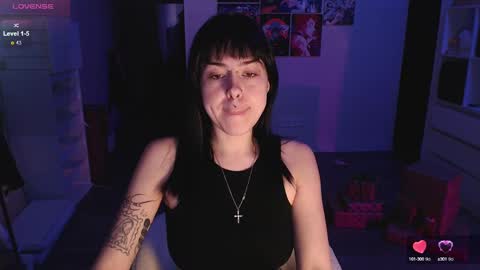 Snapshot of eliza_benet_ chatting on December 11, 3:15 pm Ari online show from December 11, 3:15 pm