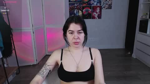 Snapshot of eliza_benet_ chatting on January 18, 7:37 pm Ari online show from January 18, 7:37 pm