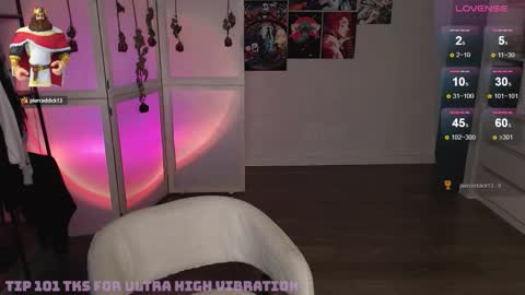 Snapshot of eliza_benet_ chatting on September 13, 1:46 pm Ari online show from September 13, 1:46 pm
