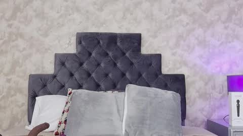 Elizabeth online show from March 18, 9:20 pm