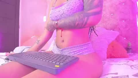 Snapshot of elizabeth_roman chatting on February 14, 3:54 am Montserrath online show from February 14, 3:54 am