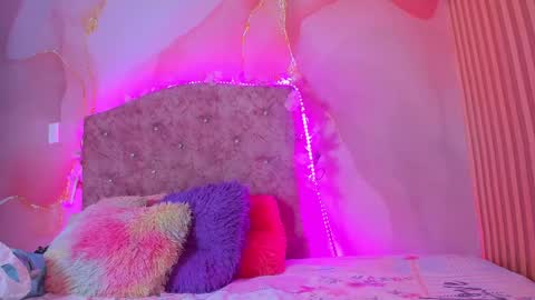 Snapshot of elizabeth_roman chatting on February 19, 3:06 am Montserrath online show from February 19, 3:06 am