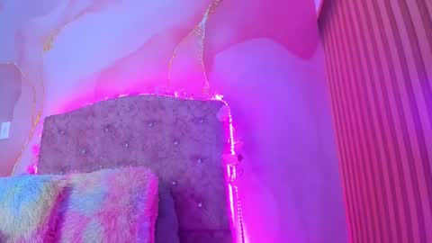 Snapshot of elizabeth_roman chatting on February 28, 3:37 am Montserrath online show from February 28, 3:37 am