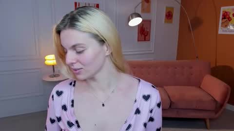 elizabethmad online show from October 3, 7:16 am