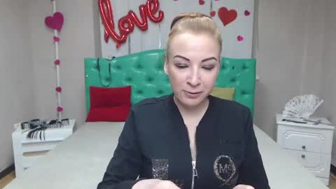 ElizabethSho online show from May 2, 5:19 pm
