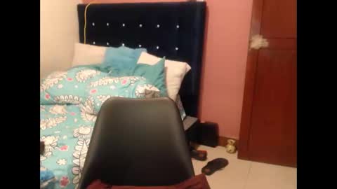 Elizabeth online show from February 25, 11:15 pm