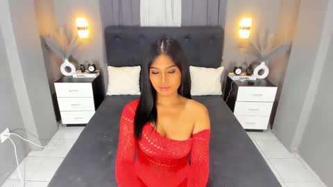 Ella online show from December 7, 4:31 pm