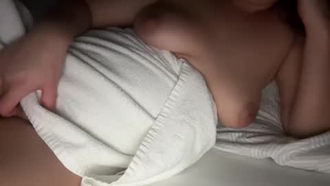 Ella online show from October 27, 8:42 pm