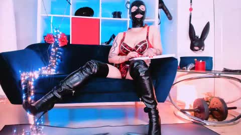 Snapshot of ella_kross chatting on February 10, 12:08 pm ella_kross online show from February 10, 12:08 pm