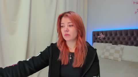 Ella Mayers online show from October 15, 12:39 pm