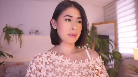 ELLA OWEN online show from May 6, 7:42 pm