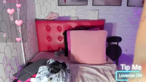 Snapshot of ella_rouse1 chatting on March 7, 4:33 pm ella rouse online show from March 7, 4:33 pm
