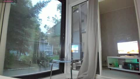 ella_vee online show from September 30, 4:23 am