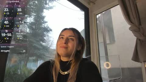 ella_vee online show from December 21, 7:04 am