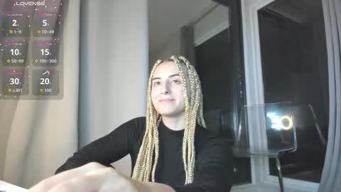 ella_vee online show from October 24, 3:07 am