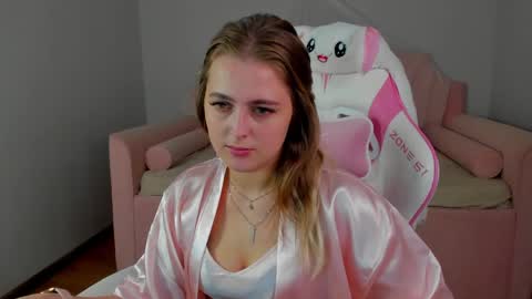 EllaBells online show from April 28, 5:12 am