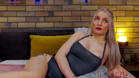 Ella online show from January 30, 1:33 am