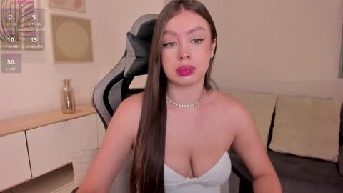 EllaClark online show from October 16, 6:40 pm