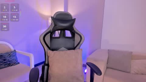 EllaClark online show from September 24, 9:10 pm