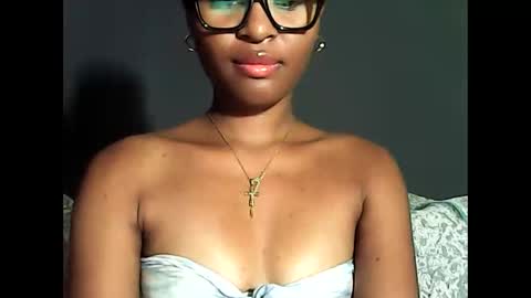 ellah245 online show from May 23, 10:17 pm