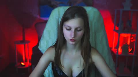 Ella online show from December 3, 12:44 pm