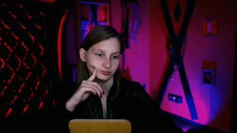 Ella online show from October 27, 8:47 am